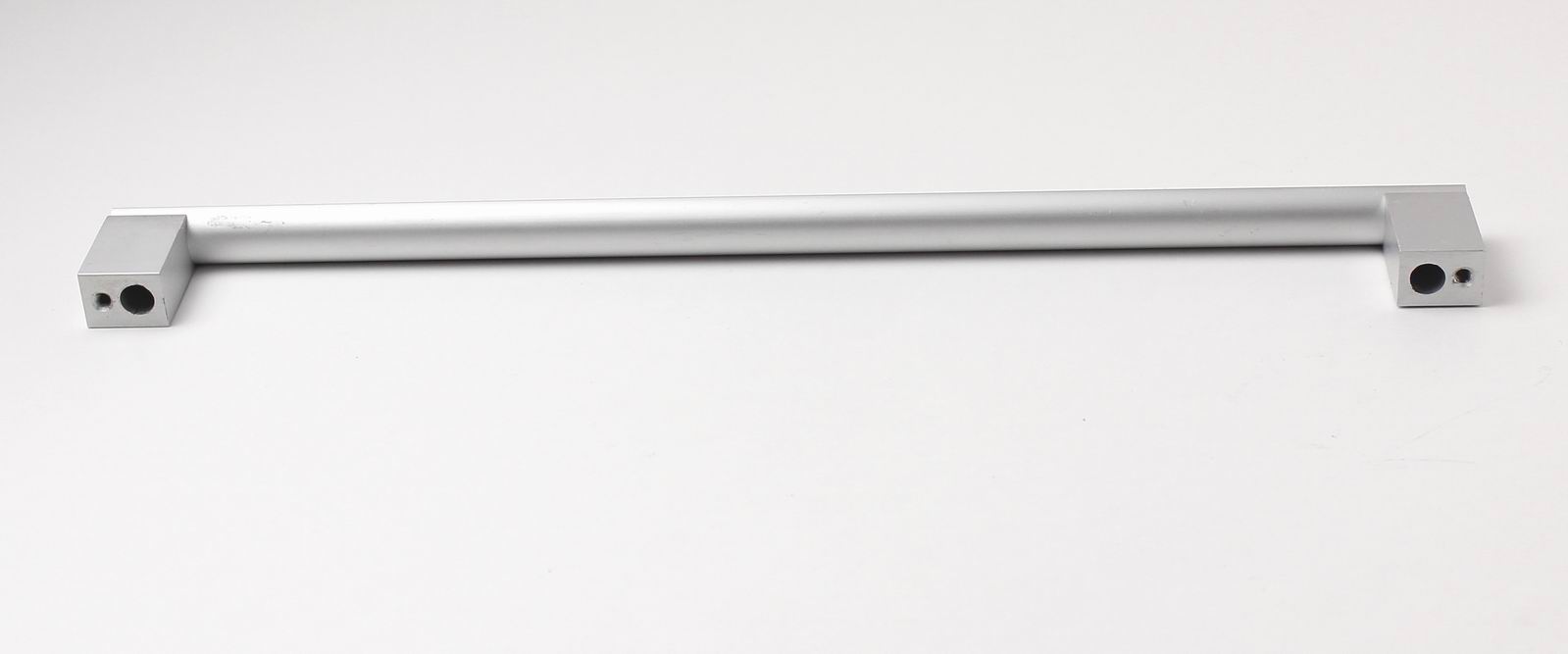 63735 úchytka XAVER rozteč 320mm hliník