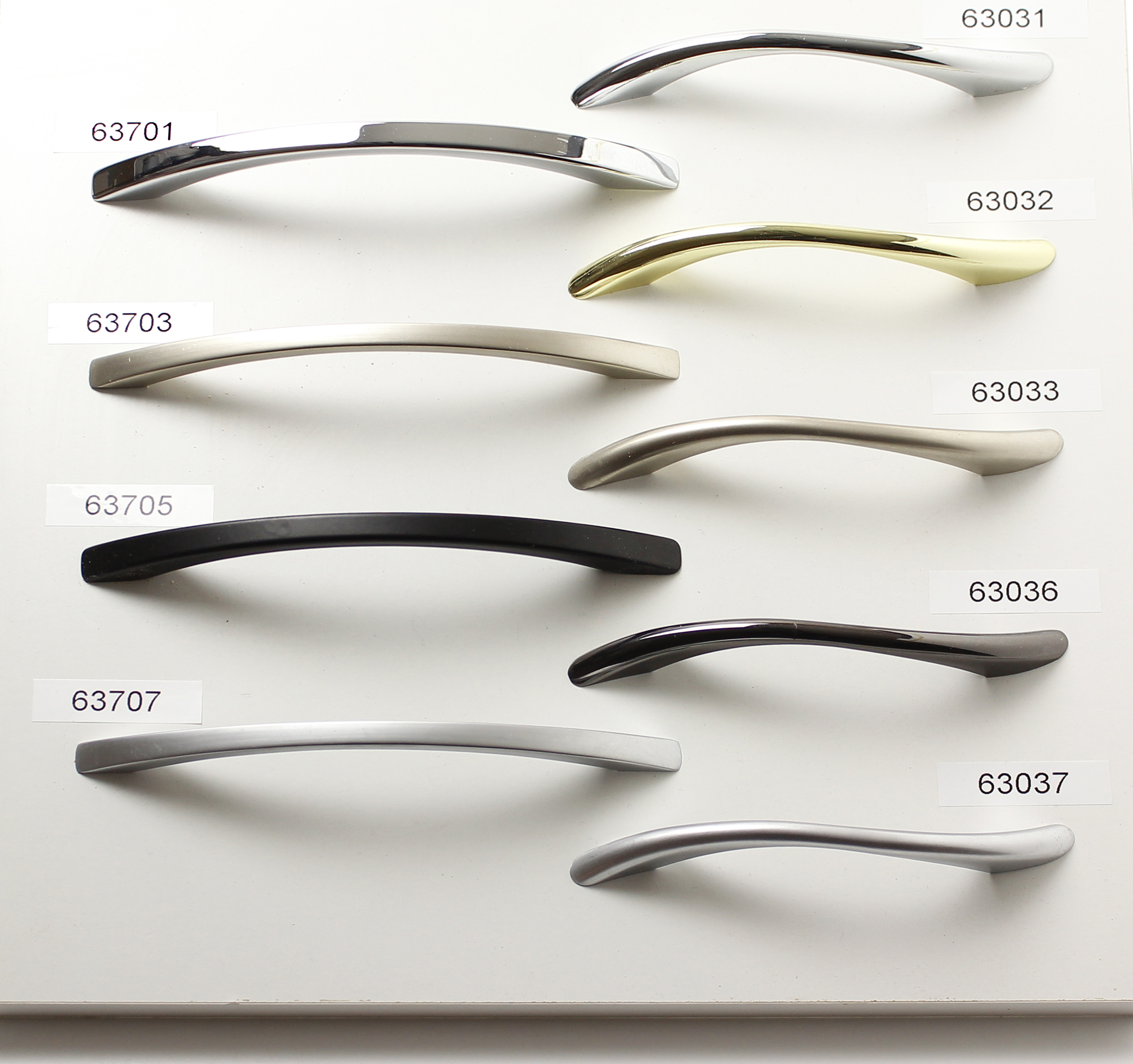 63736 úchytka XAVER rozteč 432mm hliník