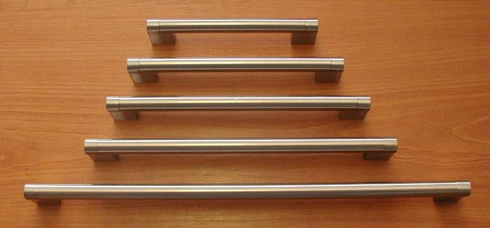 63780 úchytka PALOMA rozteč 608mm nerez