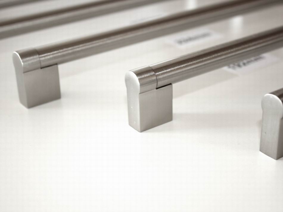 63811 úchytka PALOMA  rozteč 320mm nerez