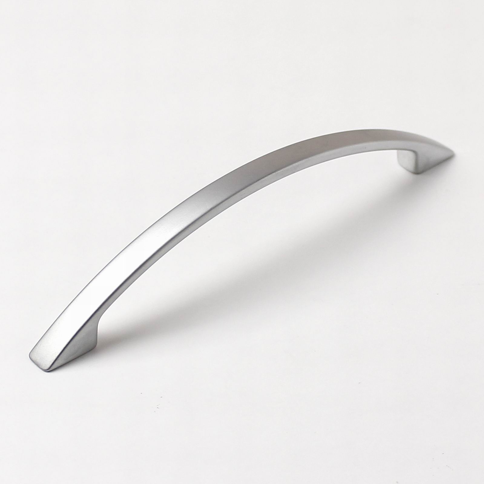 63977 úchytka TINA rozteč 128mm satén chrom