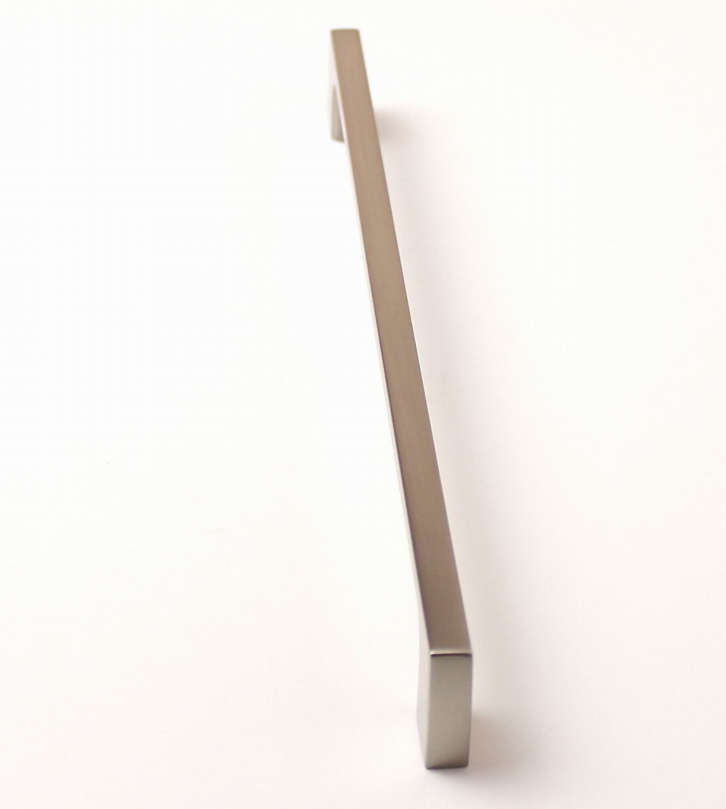 770013 úchytka CELKA rozteč 256mm broušený nikl