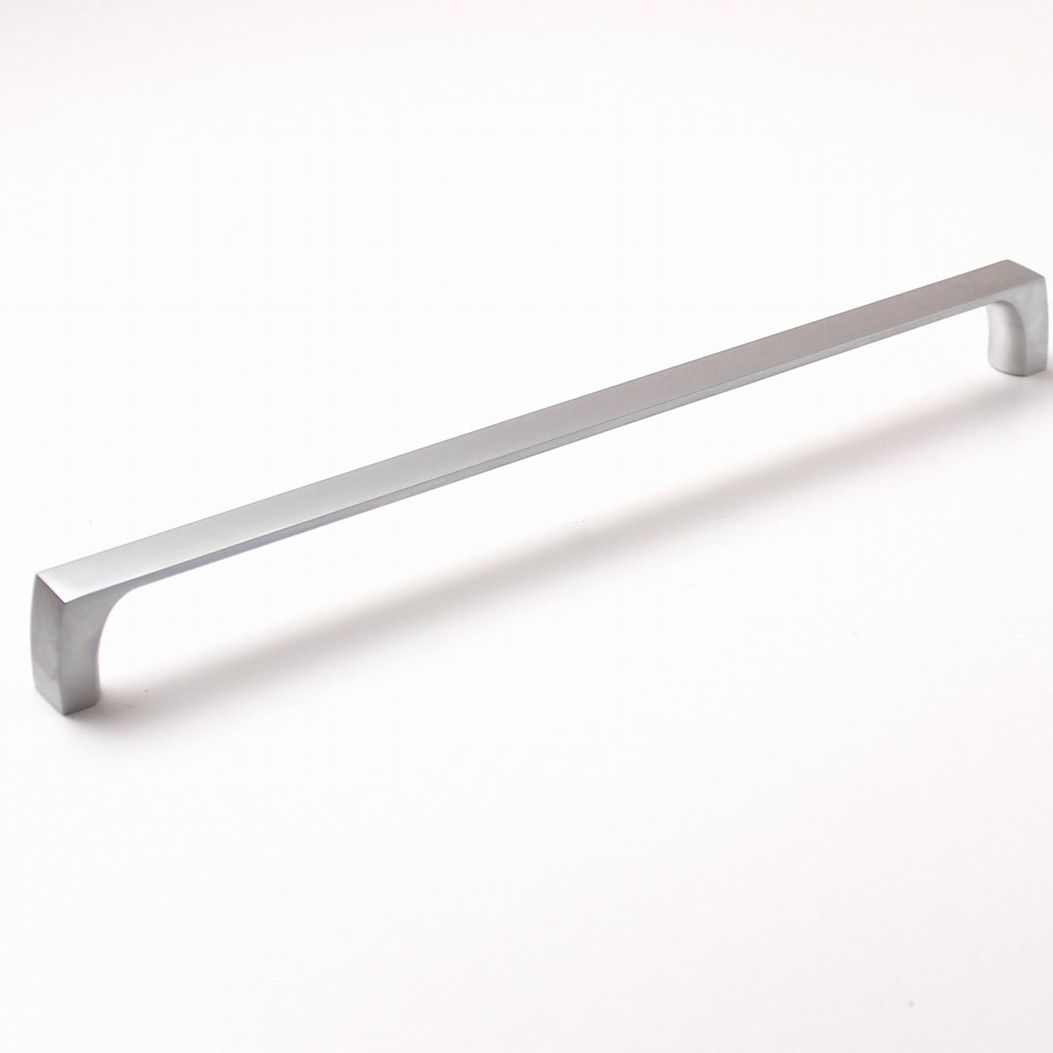 770023 úchytka  HELENA rozteč 256mm satén chrom