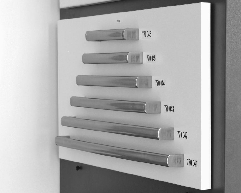 770042 úchytka rozteč 416mm nerez  RADKA