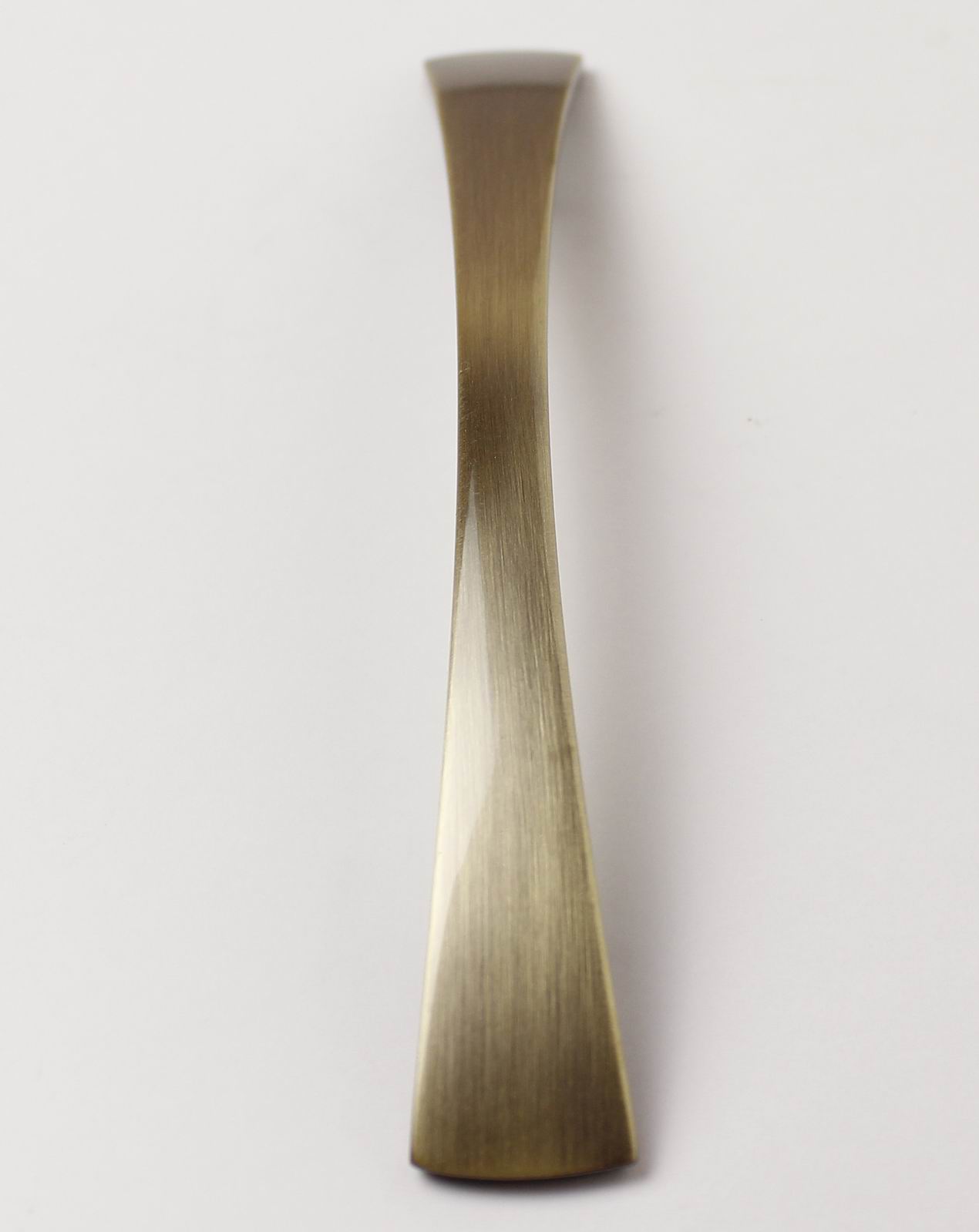 770087 úchytka  DARA rozteč 128mm staromosaz