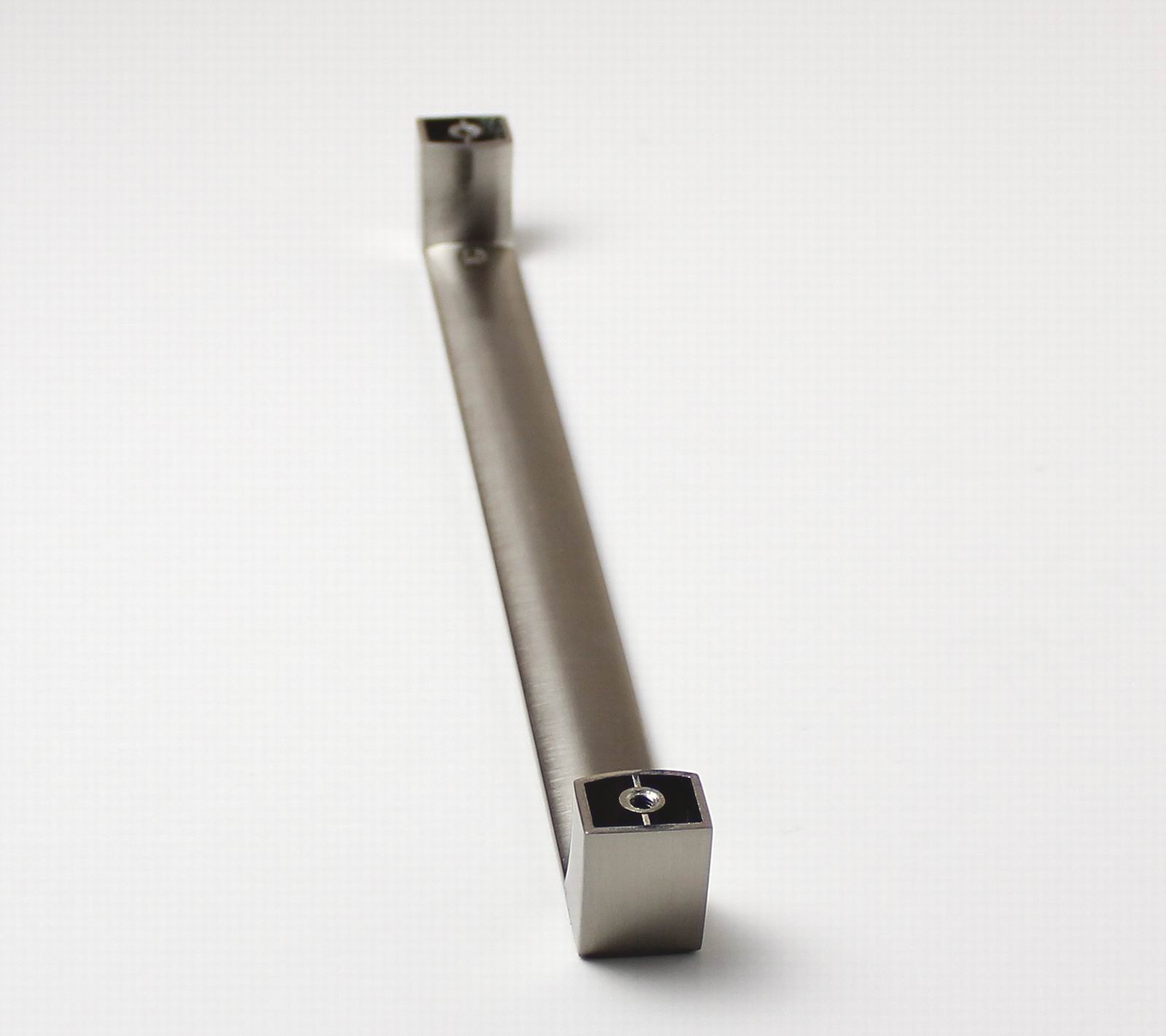 770116 úchytka JAKUB rozteč 256mm broušený nikl