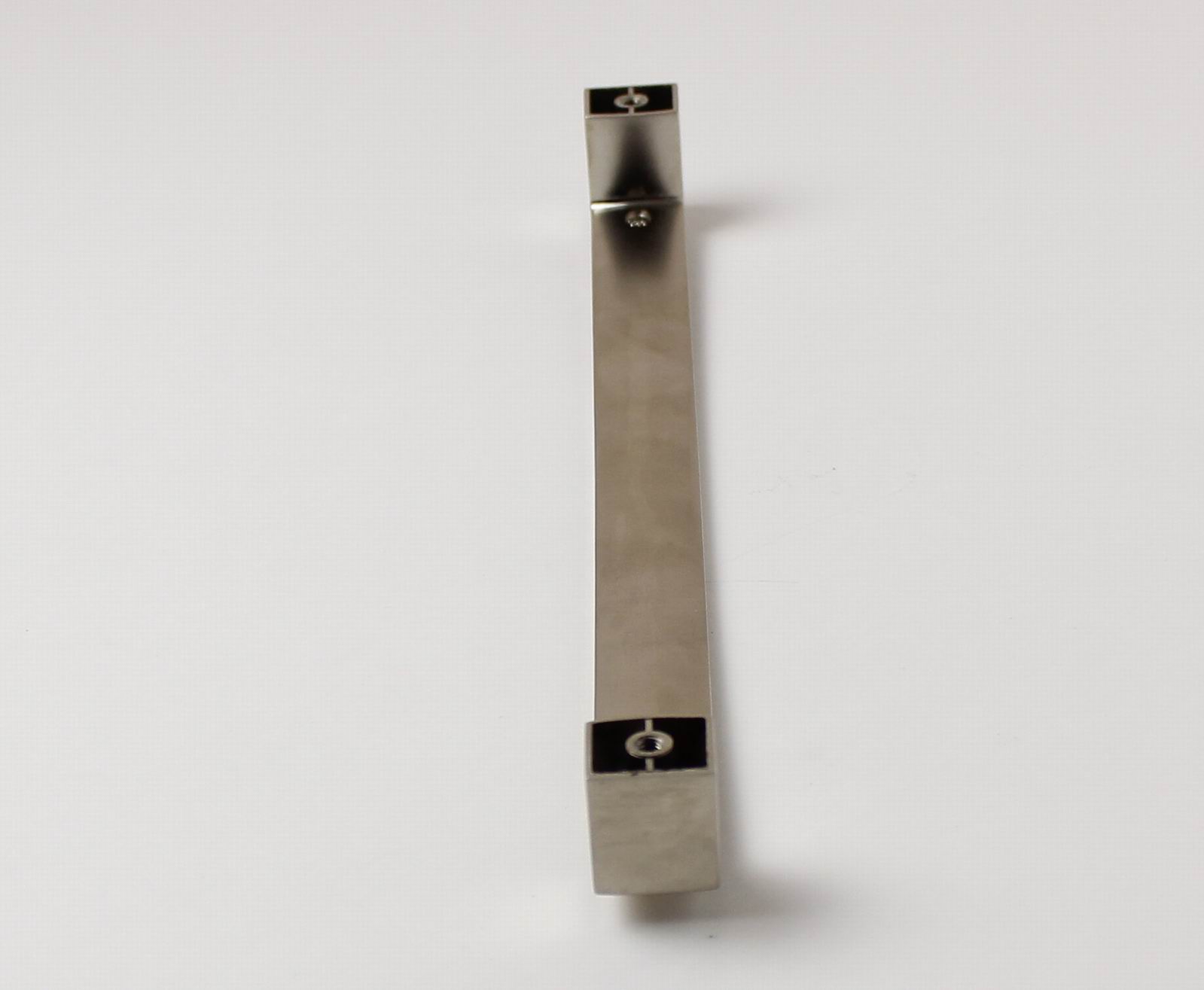 770139 úchytka VOJTA rozteč 256mm satén chrom