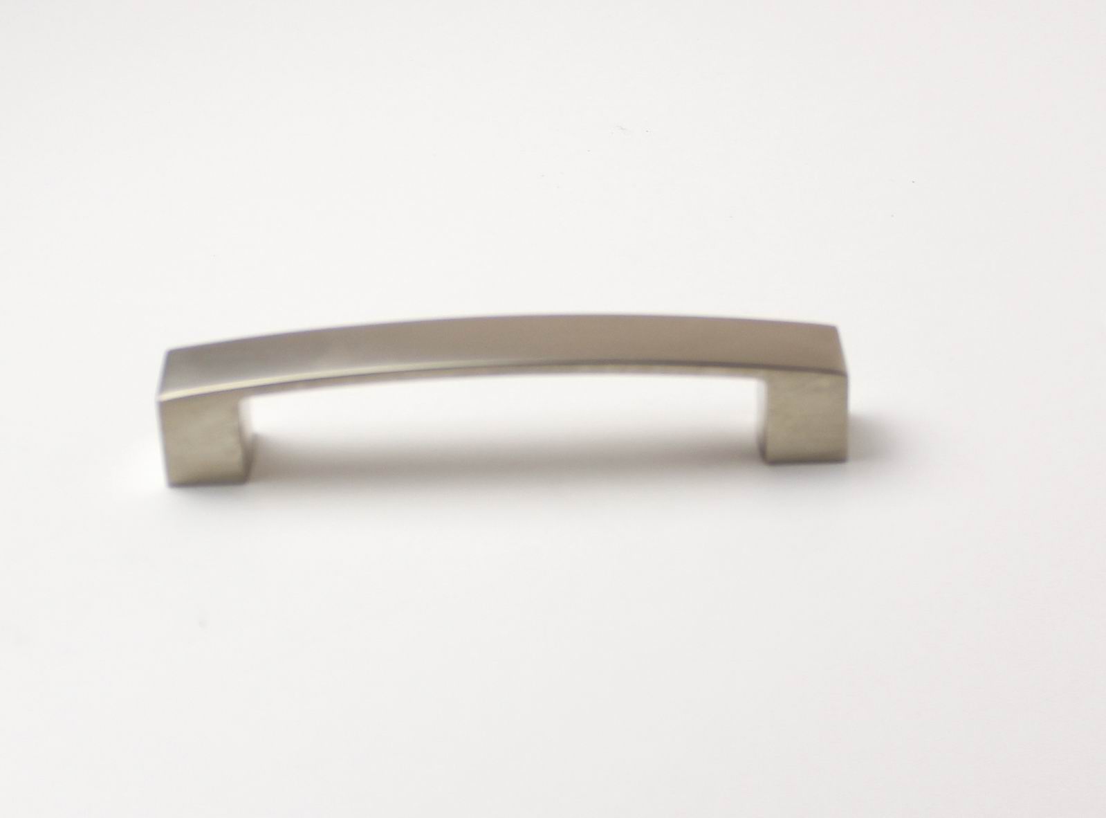 770147 úchytka VOJTA rozteč 128mm satén nikl