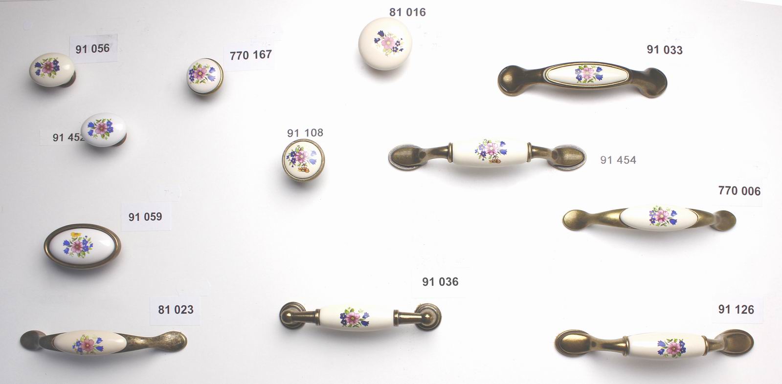 770167 knopka 29mm porcelán kytička