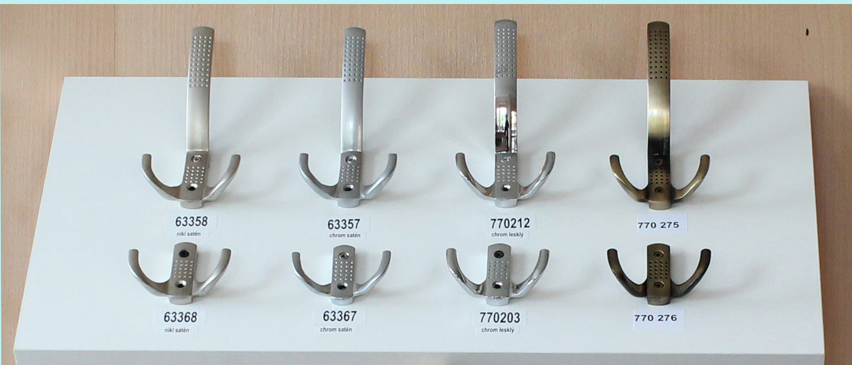 770212 věšák kov chrom