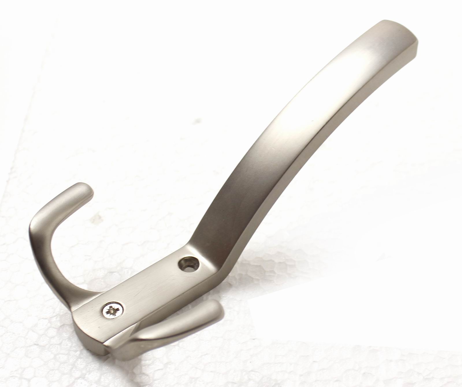 770218 věšák kov mat broušený nikl