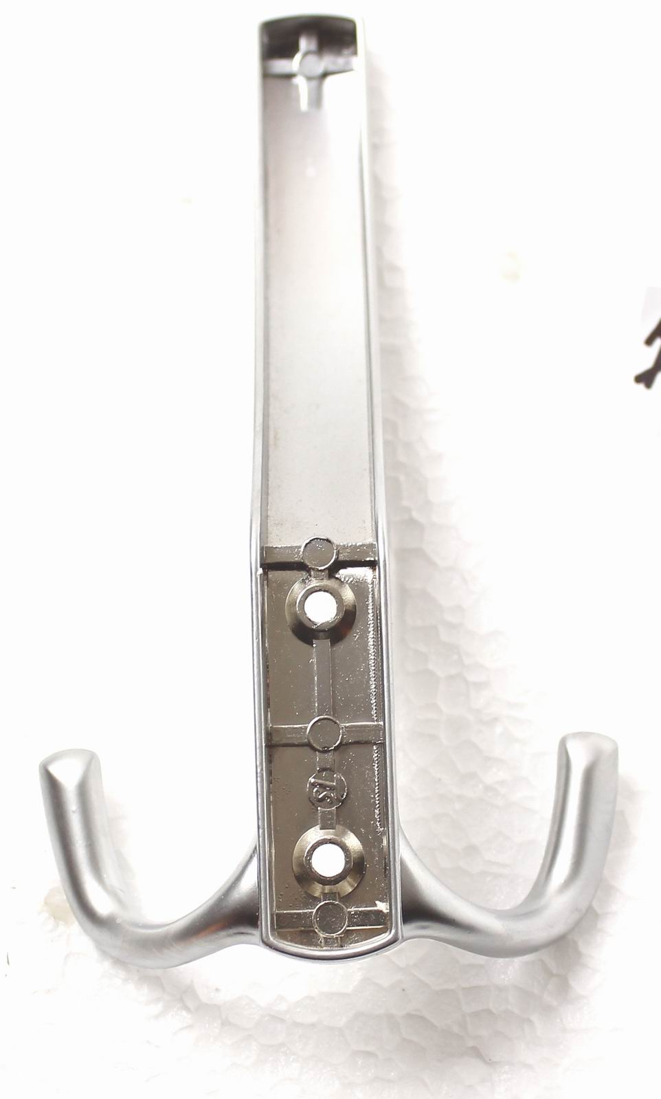 770219 věšák kov satén chrom