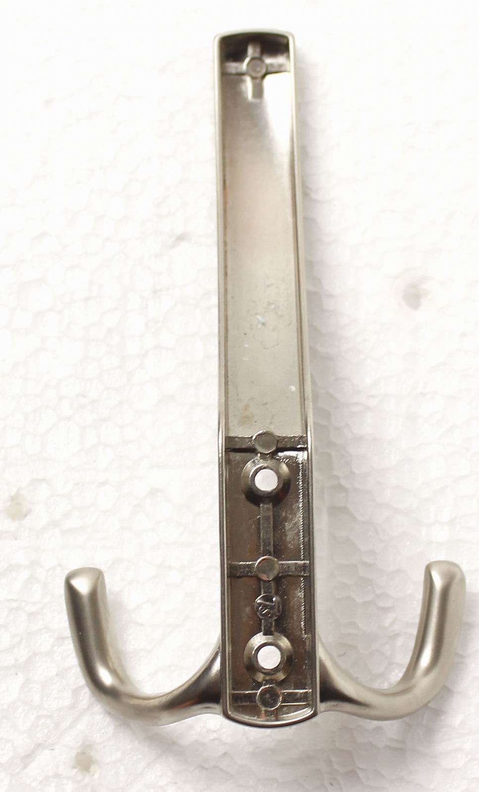 770220 věšák kov satén nikl