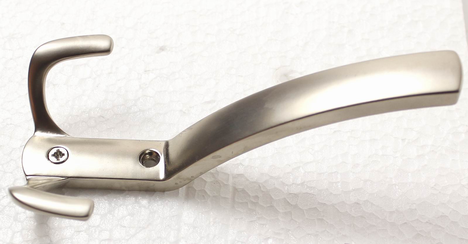 770220 věšák kov satén nikl