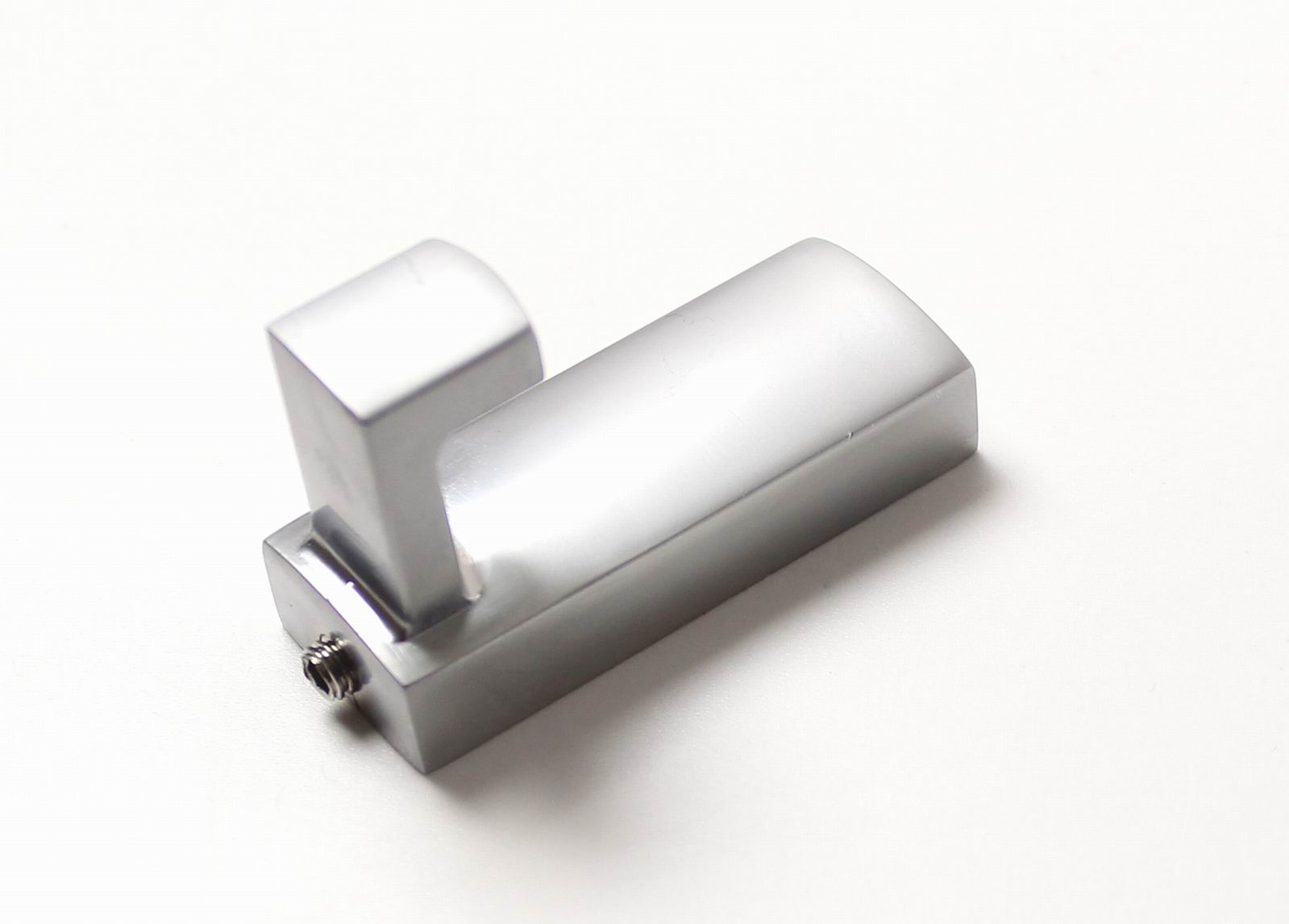 770232 háček kov satén chrom