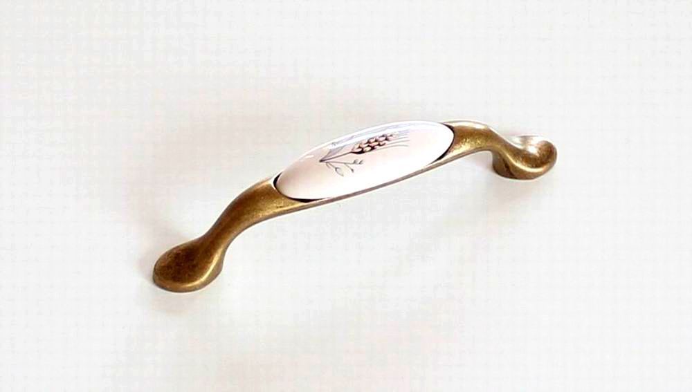 770279 úchytka rozteč 96mm porcelán klásek