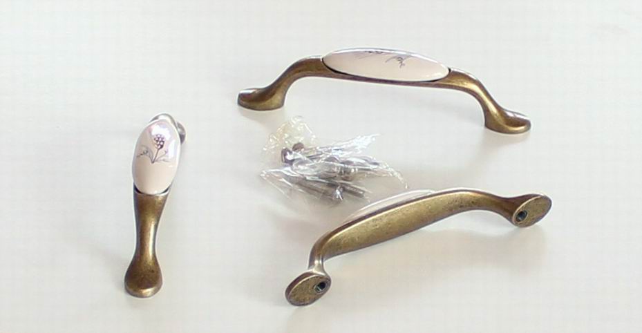 770279 úchytka rozteč 96mm porcelán klásek