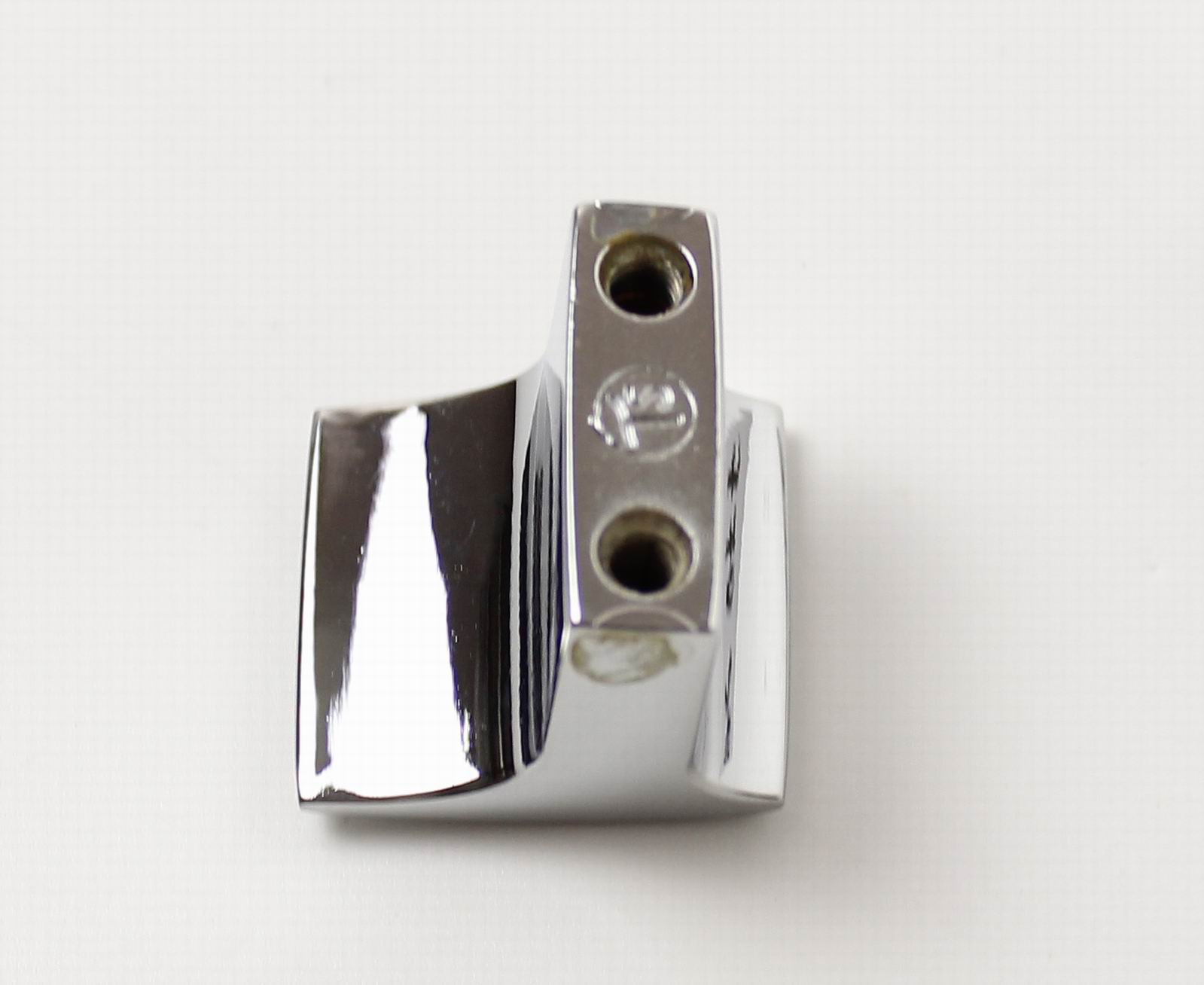 770310 knopka kov rozteč 16mm lesklý chrom