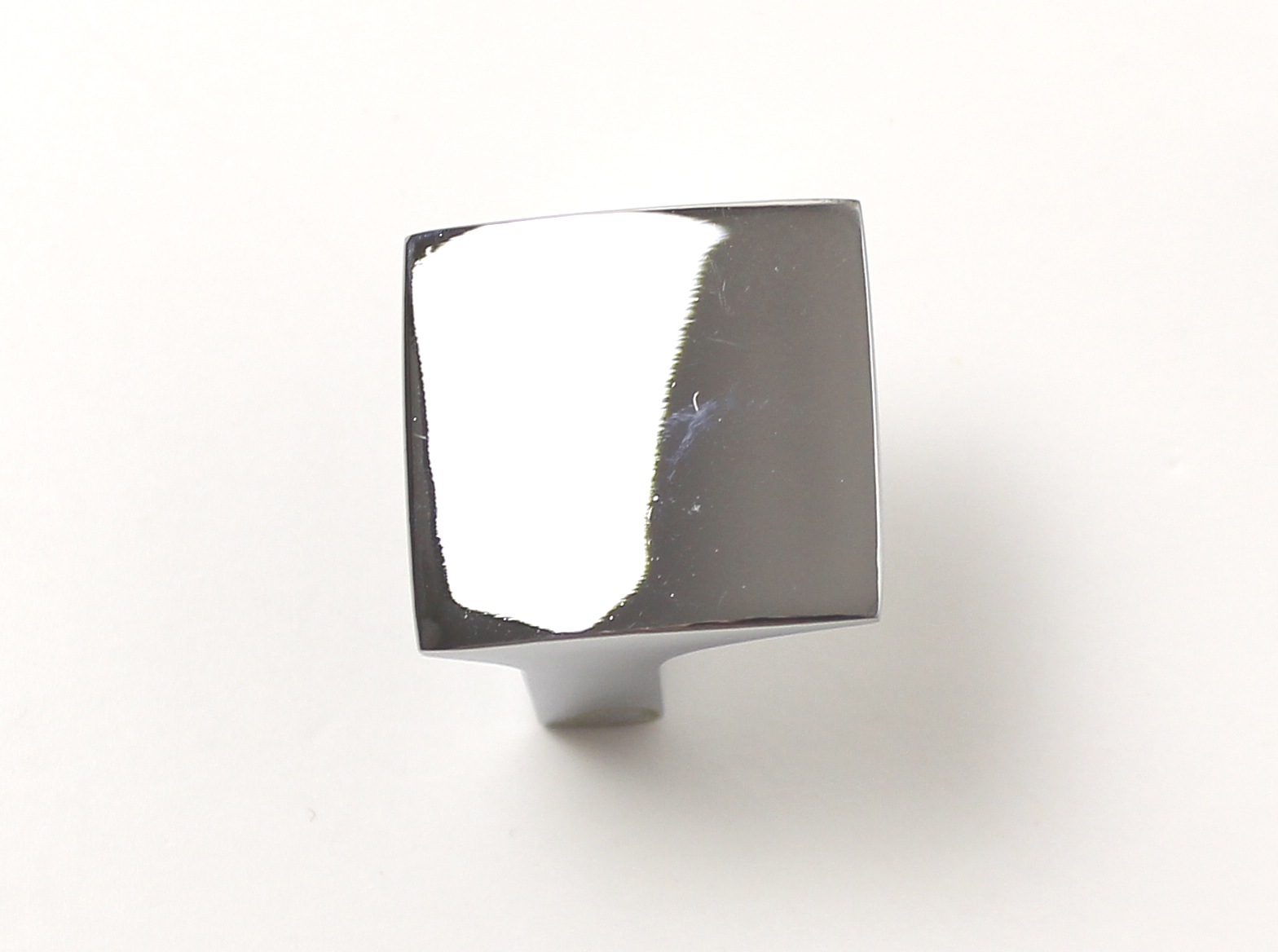 770310 knopka kov rozteč 16mm lesklý chrom