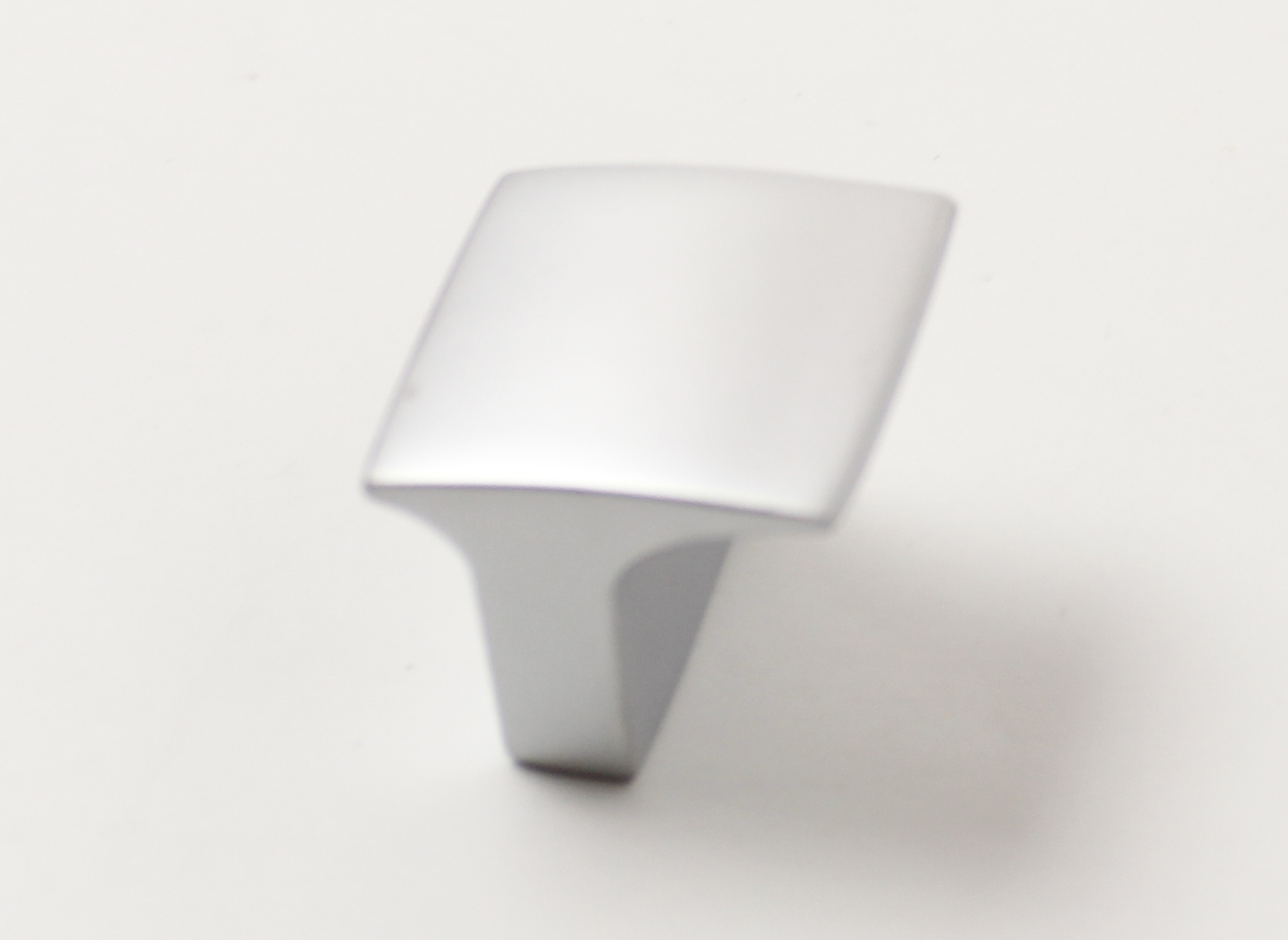 770311 knopka kov rozteč 16mm matný chrom