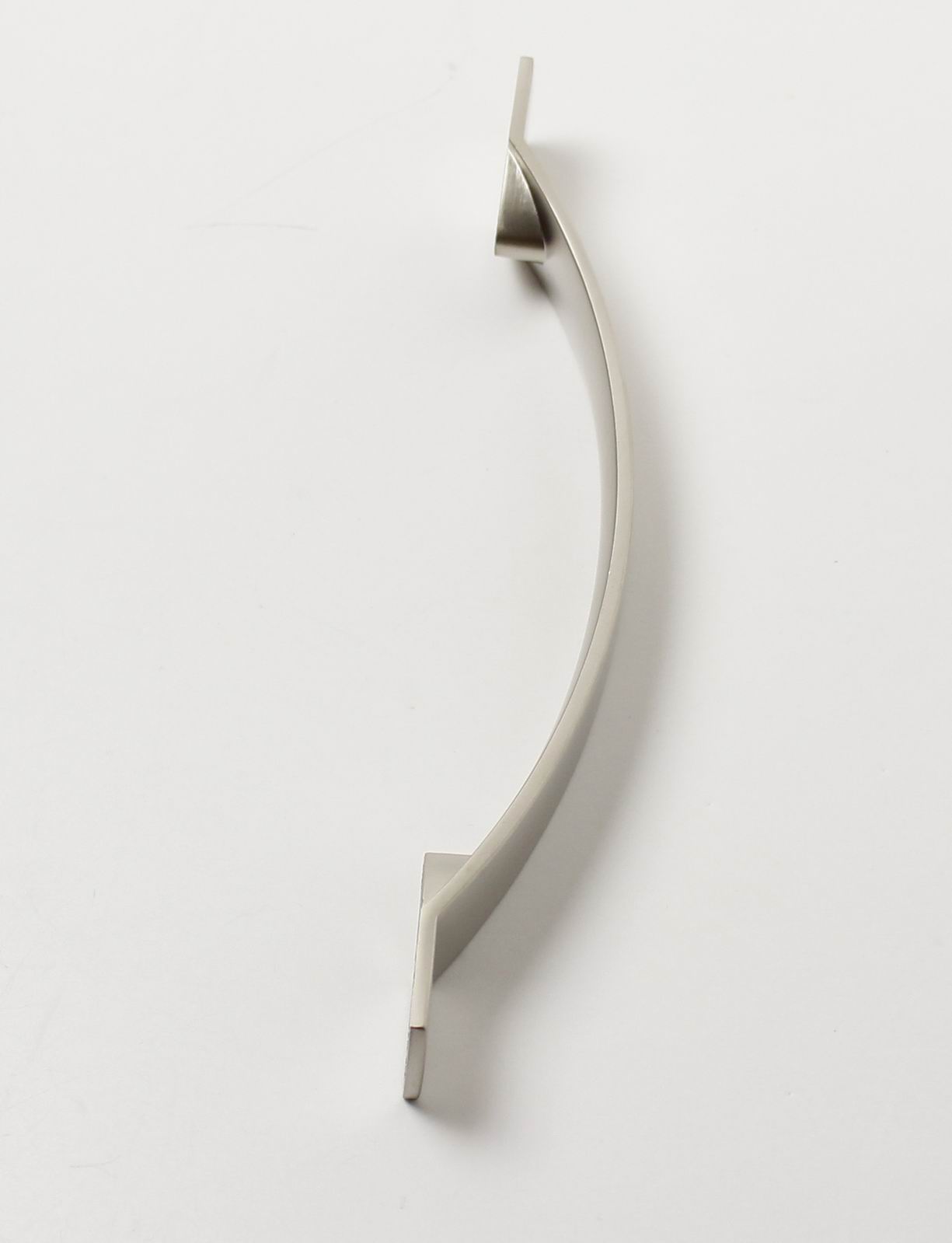 770368 úchytka  TERA rozteč 128mm satén nikl