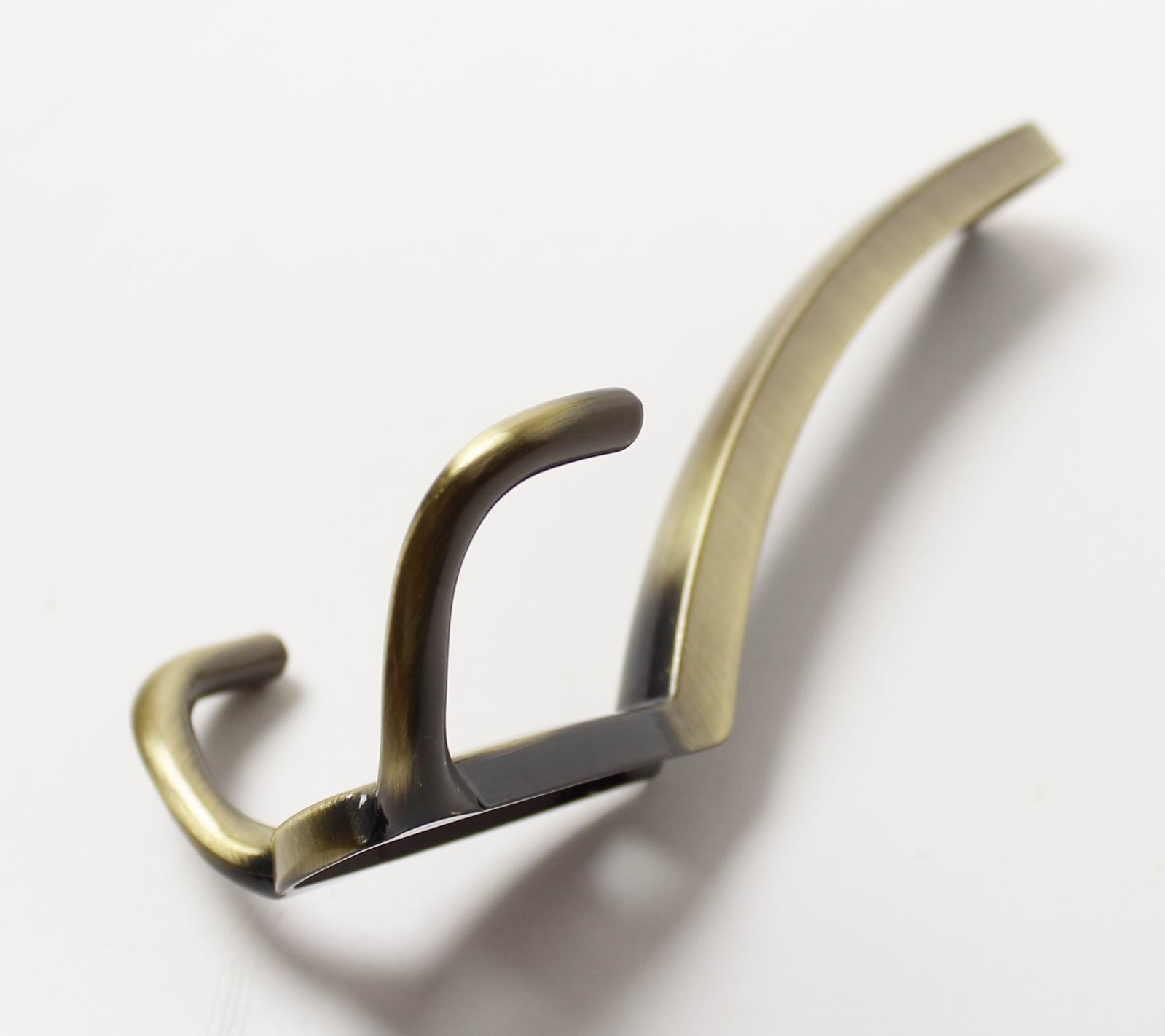 770384 věšák kov staromosaz