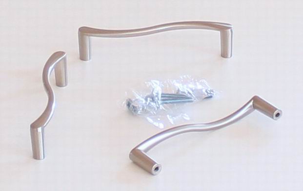 81001 úchytka rozteč 96mm nerez -vlnka