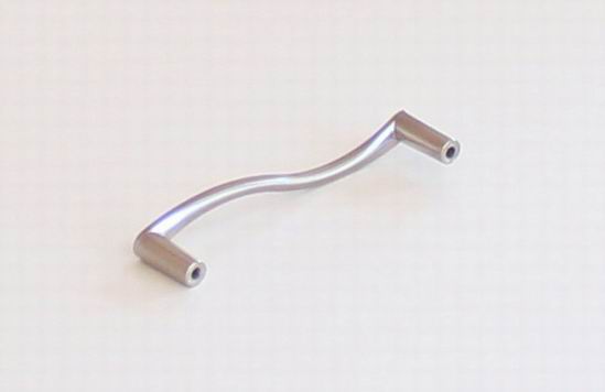 81001 úchytka rozteč 96mm nerez -vlnka