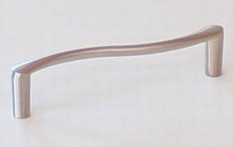 81001 úchytka rozteč 96mm nerez -vlnka