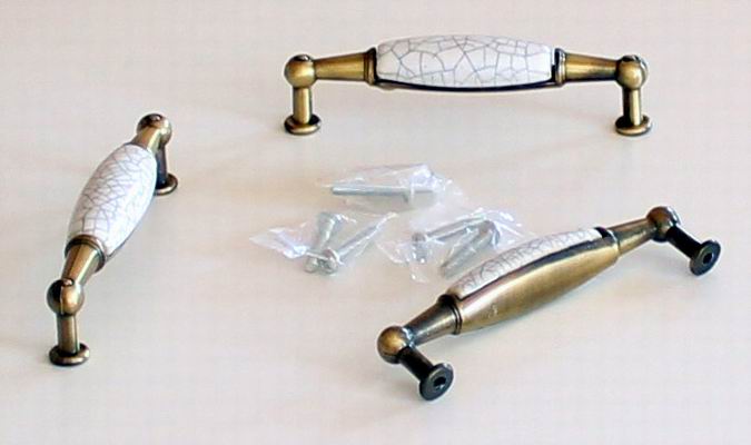 81004 úchytka rozteč 96mm staromos. mramor