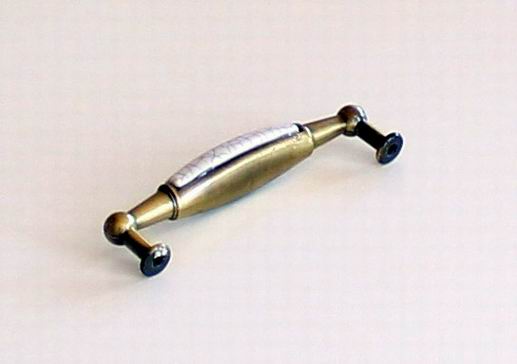 81004 úchytka rozteč 96mm staromos. mramor