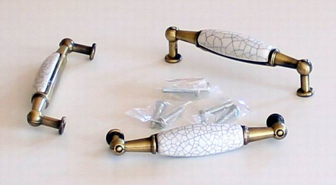 81004 úchytka rozteč 96mm staromos. mramor