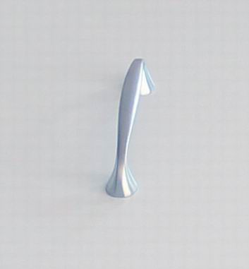 81005 úchytka kov rozteč 96mm satén nikl