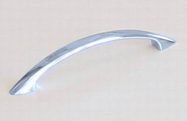 81006 úchytka kov rozteč 96mm stříbrná