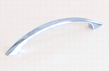 81006 úchytka kov rozteč 96mm stříbrná