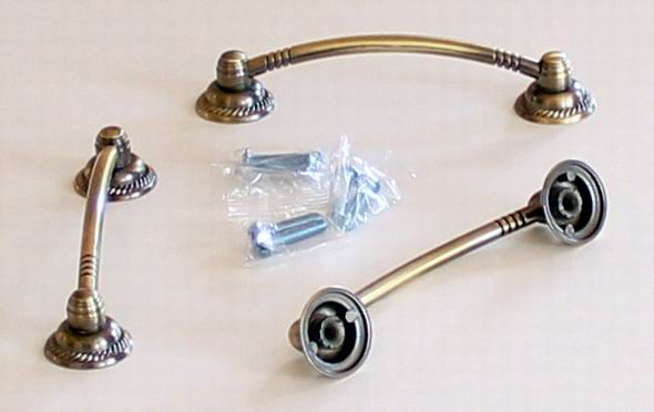 81012 úchytka kov rozteč 96mm staromosaz