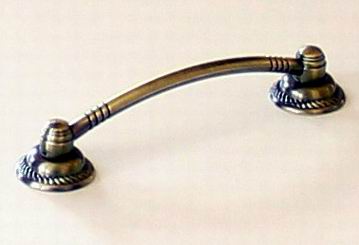 81012 úchytka kov rozteč 96mm staromosaz