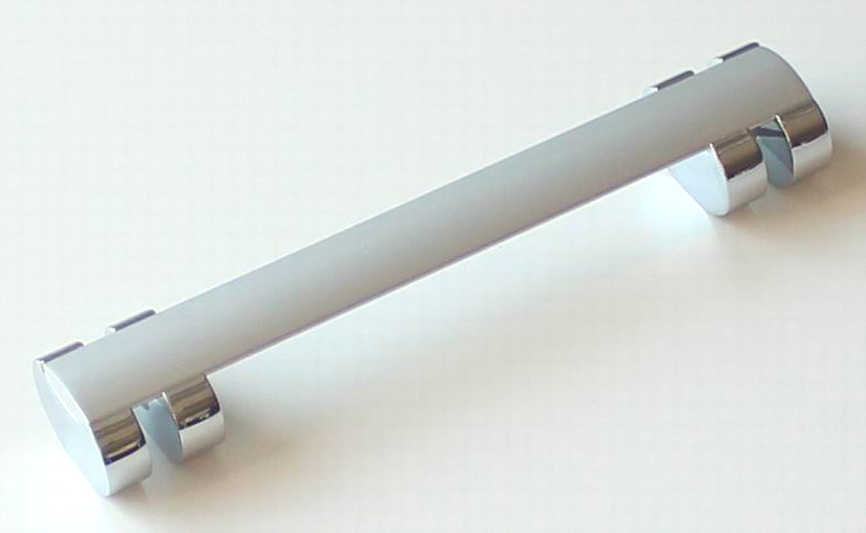 81029- úchytka 160 128mm-satén chrom chrom lesk