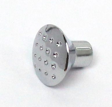 81033 knopka 28mm tečky chrom