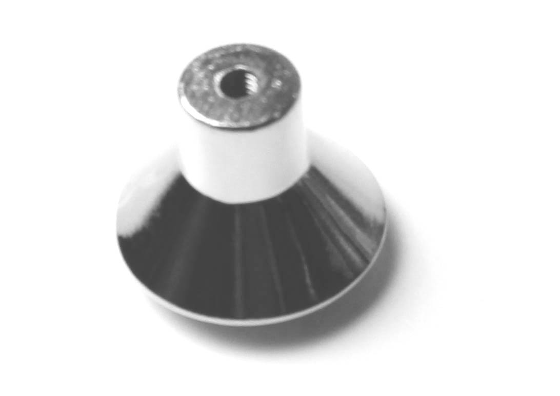 81033 knopka 28mm tečky chrom