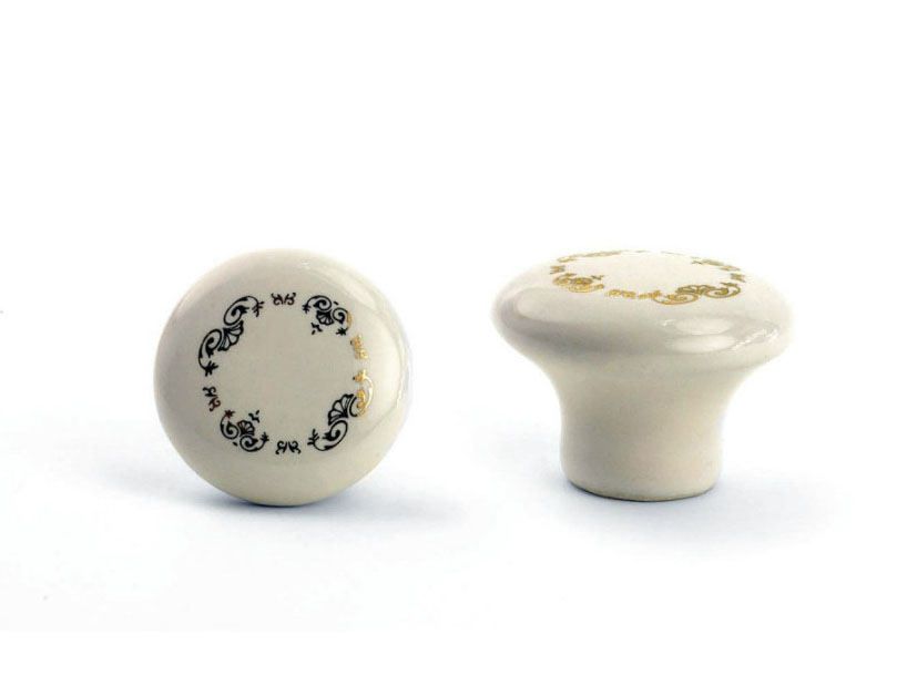 81035 knopka 38mm porcelánslon. kost zlatý ornament