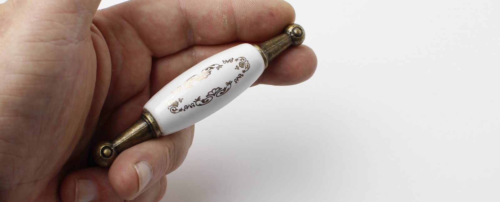 81036-96mm staromosaz porcelán.bílý-zlatý ornam.