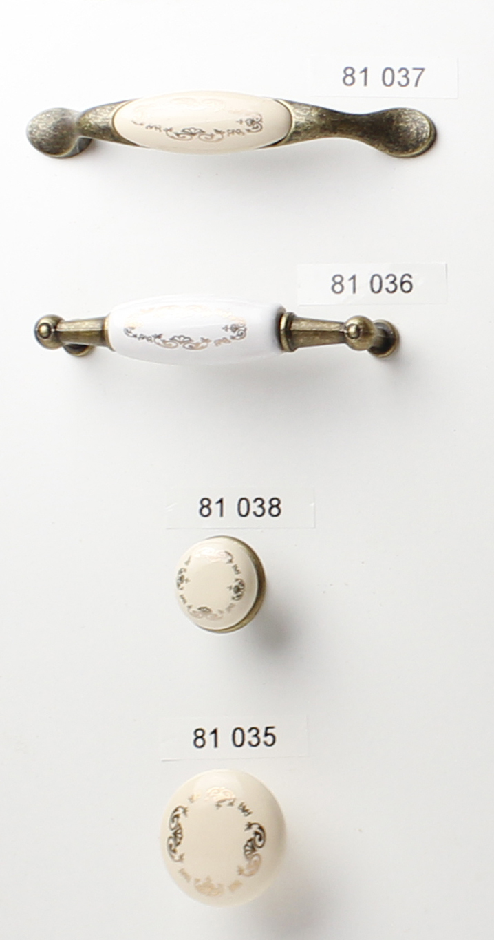 81038 knopka 28mm porcelánslon. kost zlatý ornament