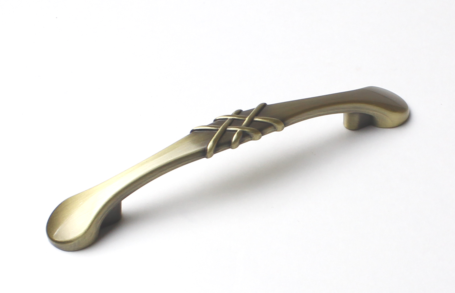 81059 úchytka 96 rozteč 135mm staromosaz (dvojkříž)