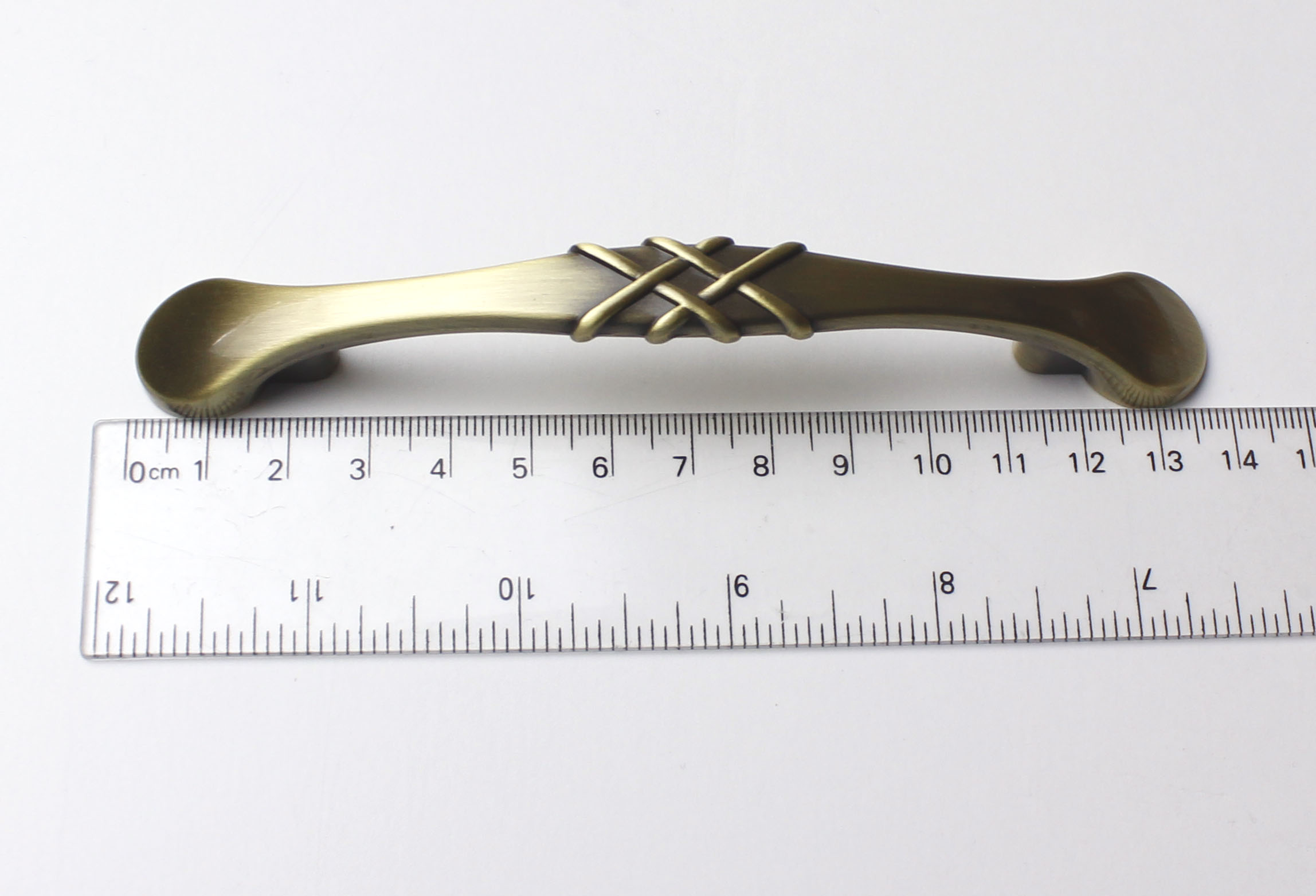 81059 úchytka 96 rozteč 135mm staromosaz (dvojkříž)