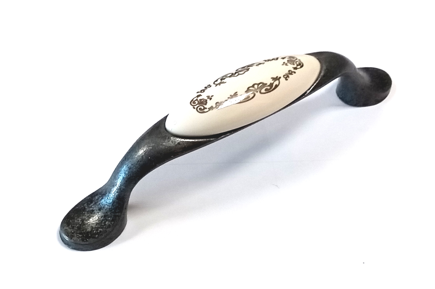 81109 úchytka rozteč 96mm starostř. porcelán, ornament