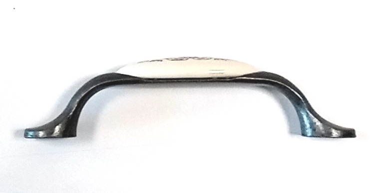 81109 úchytka rozteč 96mm starostř. porcelán, ornament