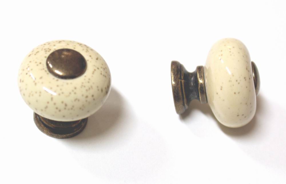 91023 knopka 26mm, porcelán tečky