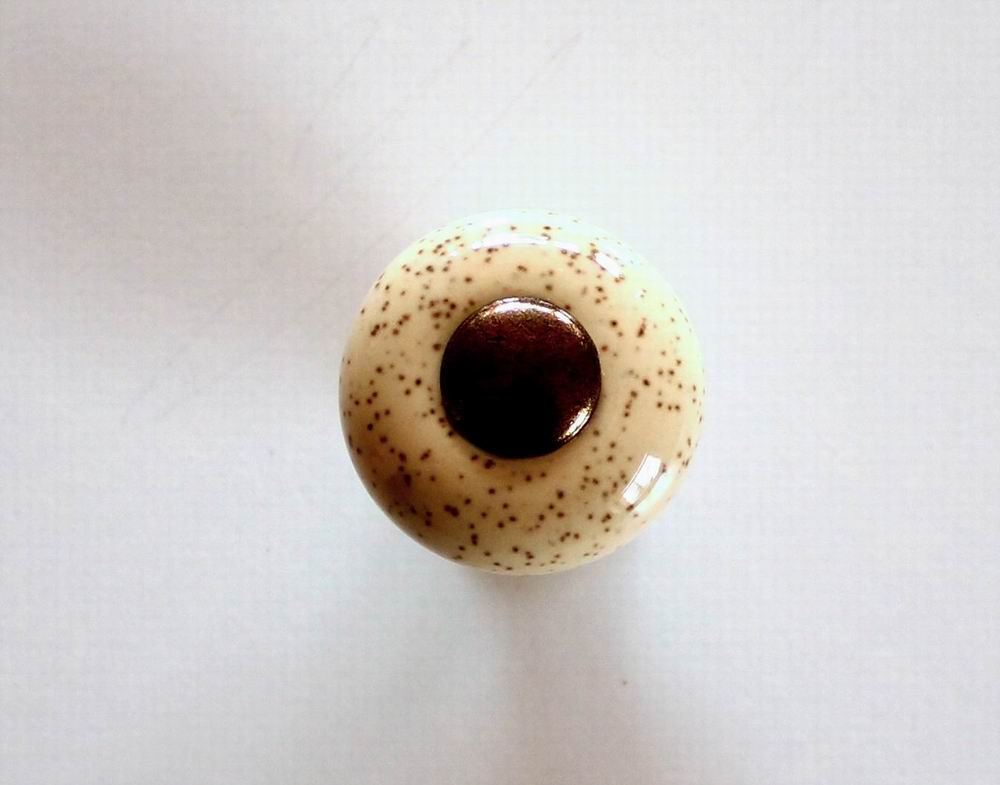 91023 knopka 26mm, porcelán tečky