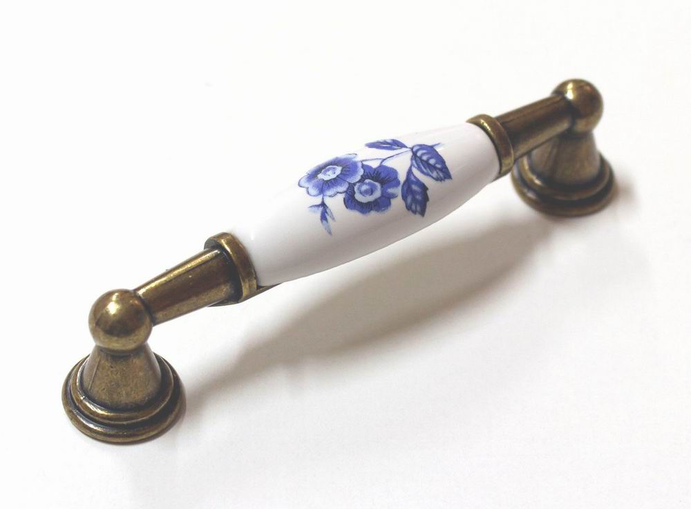 91039 úchytka rozteč 96mm staromosaz porcelán modrá-cib